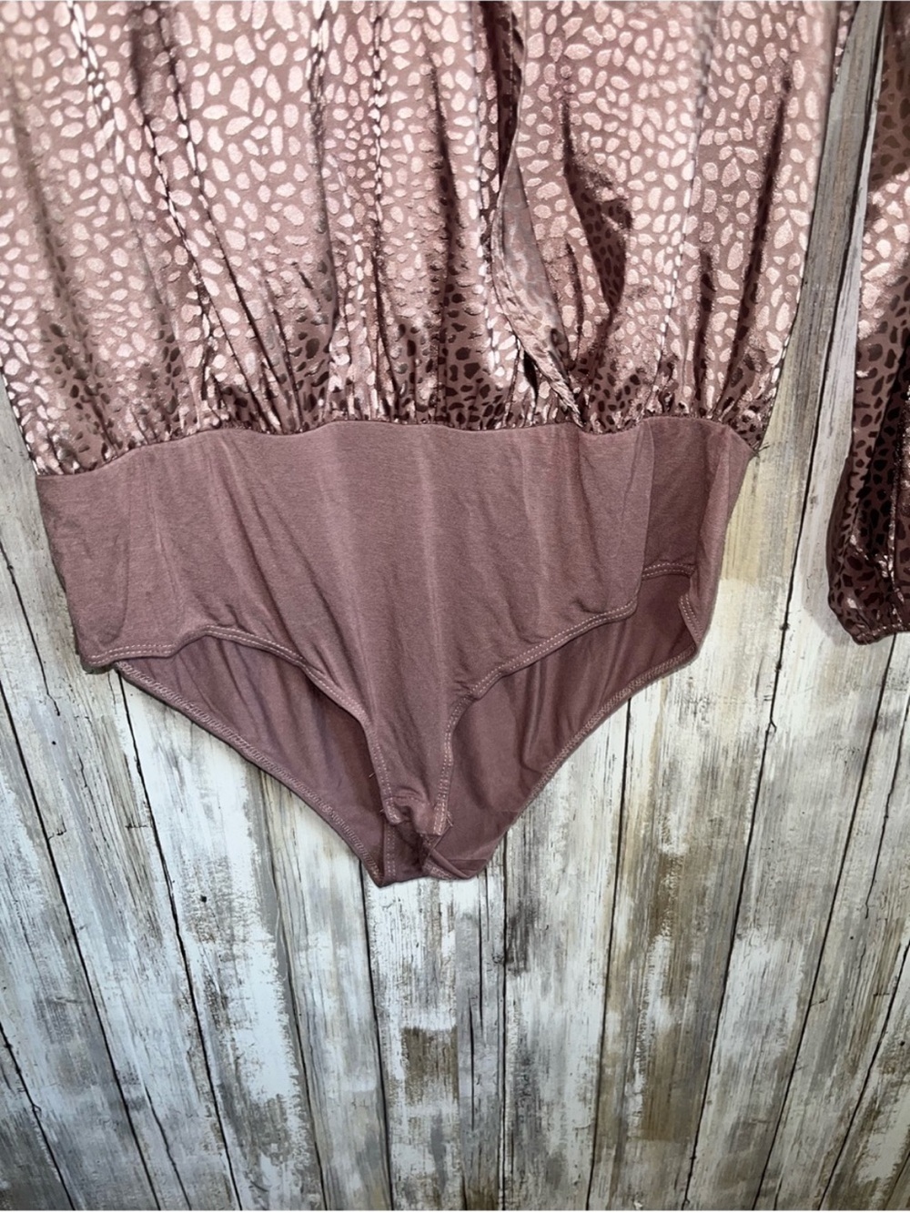 Jodifl Satin Animal Print Bodysuit Medium Long Sleeve Surplice V Neck Taupe Blou - Picture 4 of 6